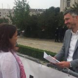 Jovana Popović obišla Boška Obradovića kod Skupštine 4