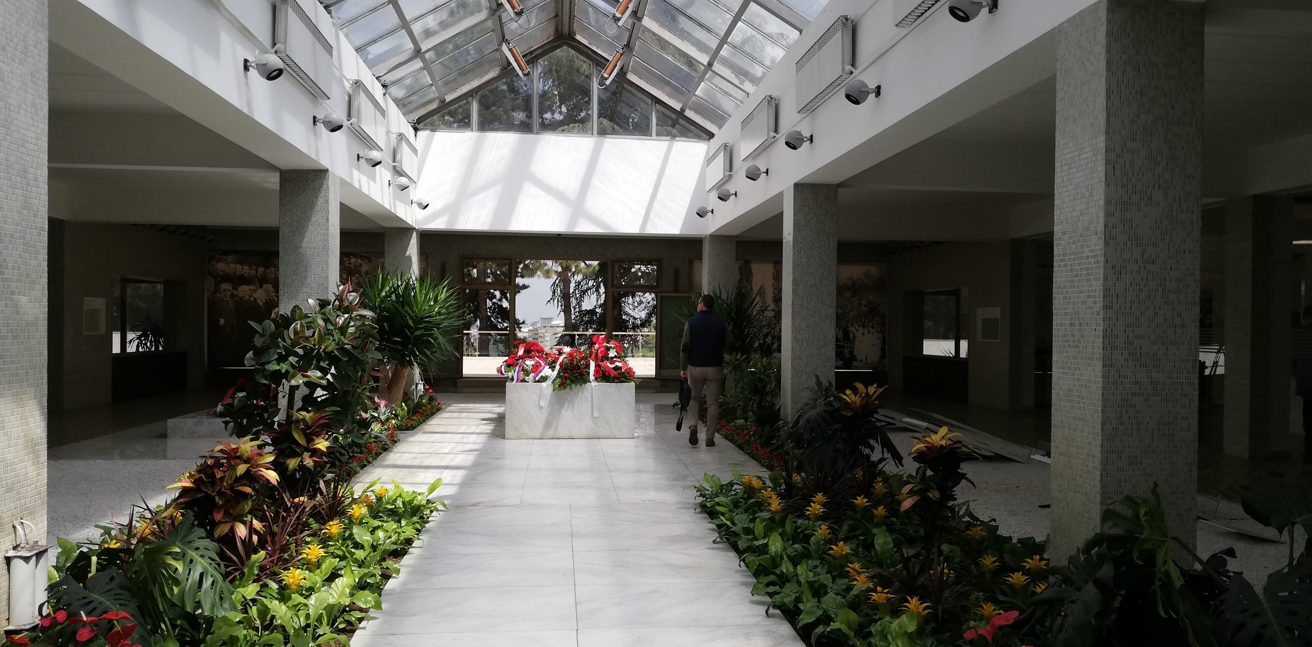 Šapićev “nekrofiličarski” odnos prema prošlosti: Istoričarka o inicijativi da se posmrtni ostaci Tita premeste iz Kuće cveća 1