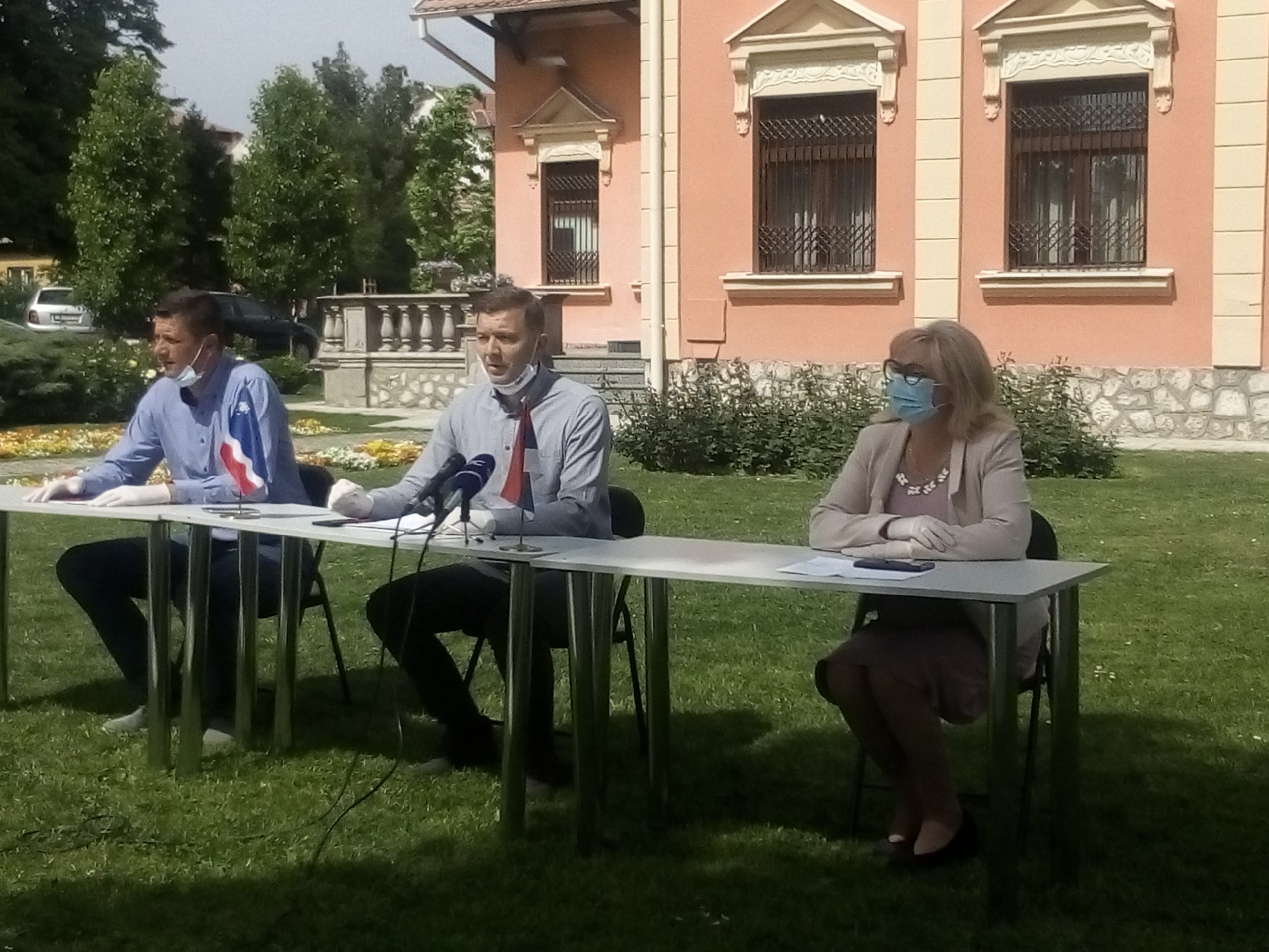 Zelenović: Policija sedam dana bez izveštaja o paljenju baklji u Šapcu 1