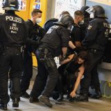 Desetine ljudi uhapšene na jučerašnjim protestima u Nemačkoj 13