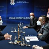 Vulin sa ambasadorom Nemačke o podršci oružanih snaga te države Vojsci Srbije u mirovnim misijama 9