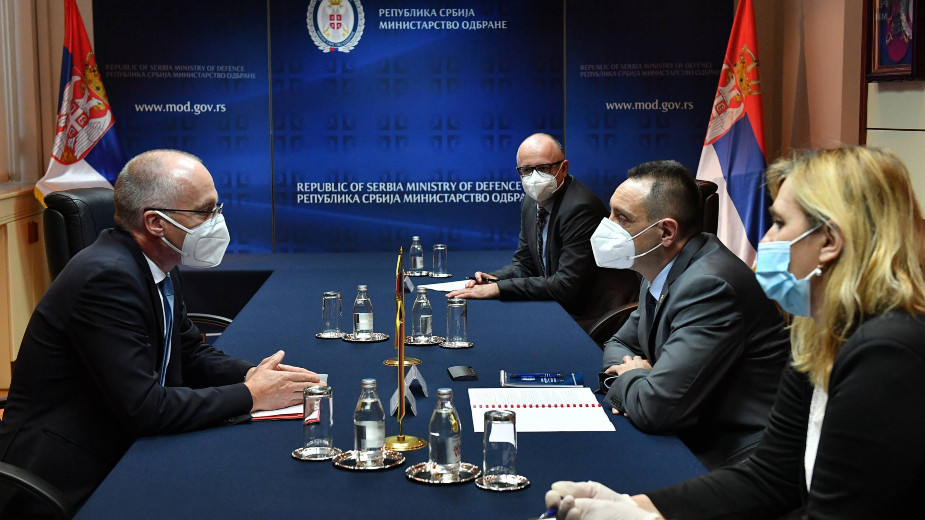 Vulin sa ambasadorom Nemačke o podršci oružanih snaga te države Vojsci Srbije u mirovnim misijama 1