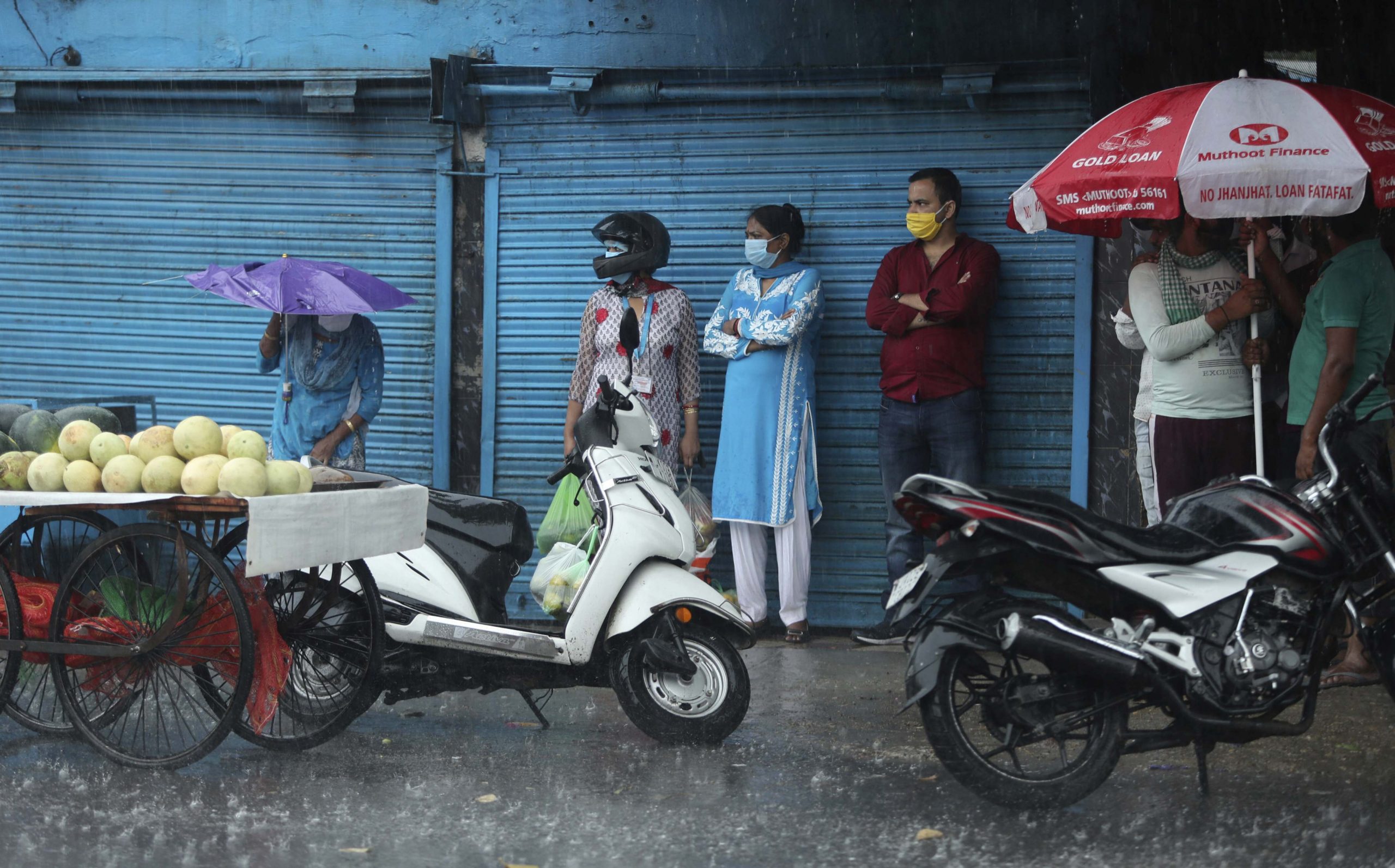 Oluje oštetile Tadž Mahal 1