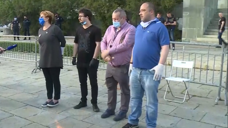 Građanski otpor pocepao i spalio lažne diplome funkcionera i političara 1