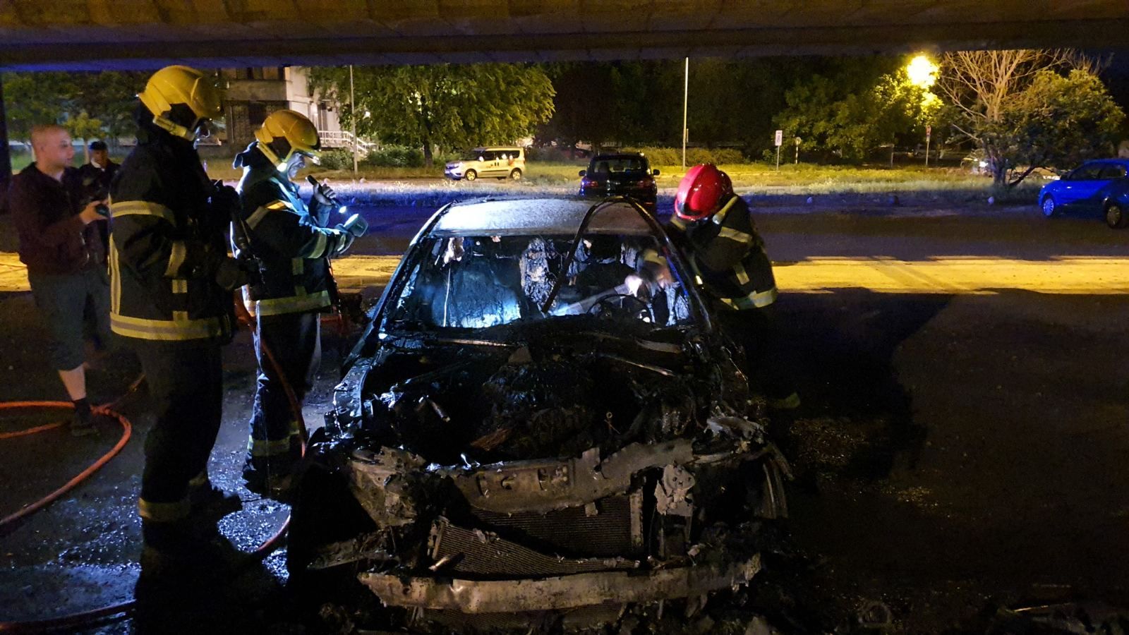 Izgoreo automobil ispod Mosta slobode 1