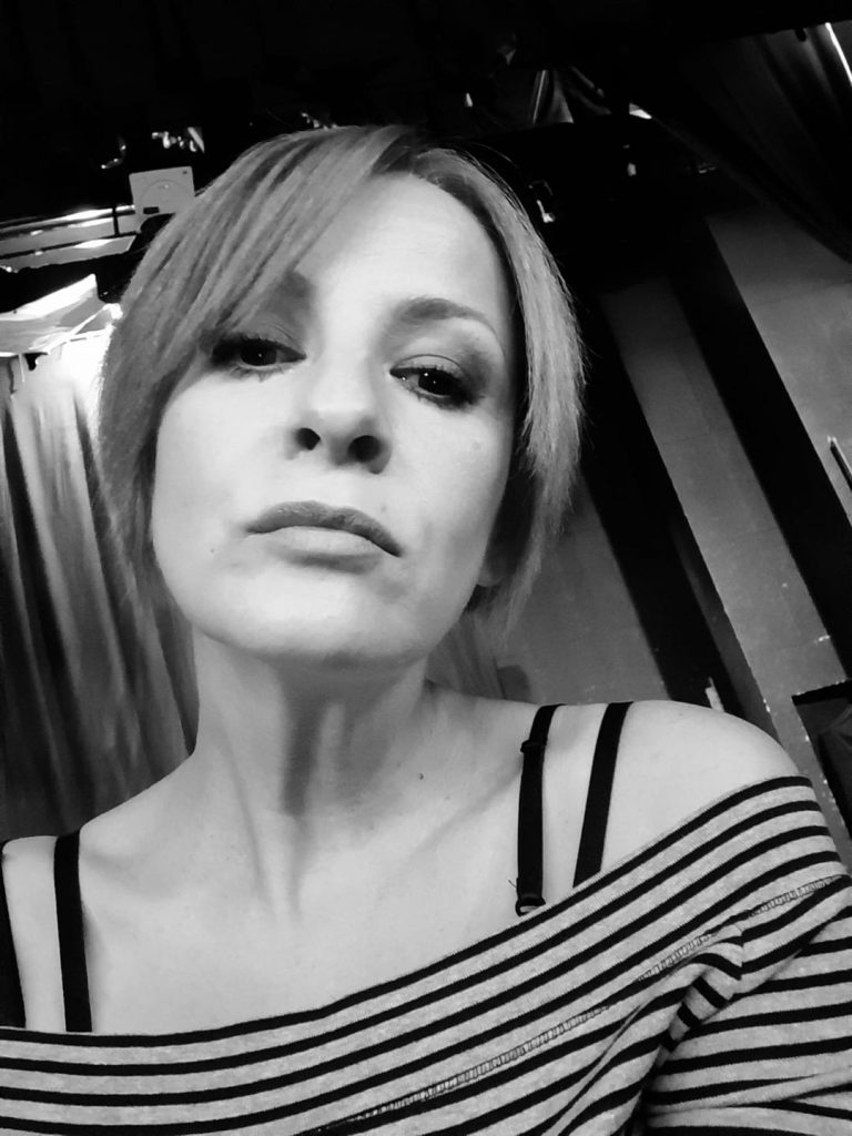 Nedostaje mi širok osmeh kada se podigne pozorišna zavesa 2