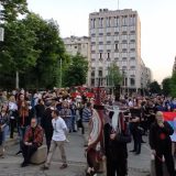 Skup podrške episkopu Joanikiju ispred Crkve Svetog Marka 15