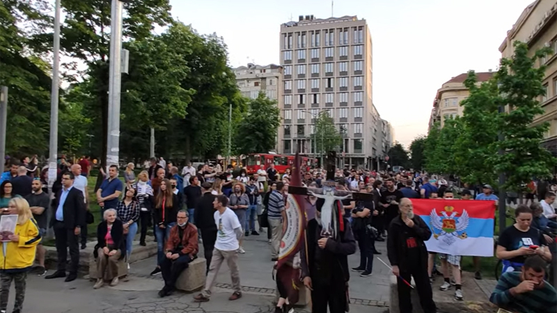 Skup podrške episkopu Joanikiju ispred Crkve Svetog Marka 1