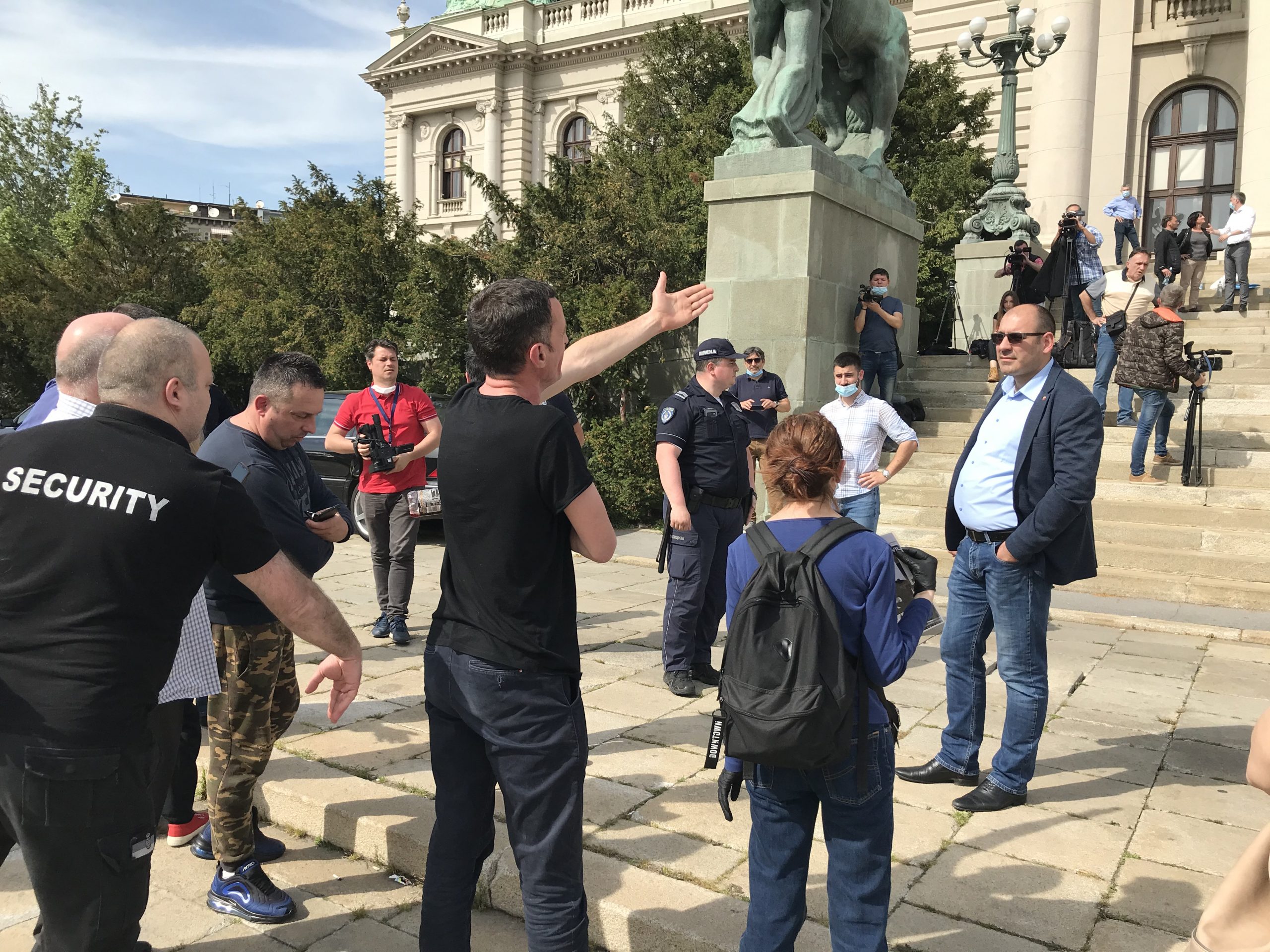 Dveri pozvale političke stranke, intelektualce i rodoljube da se pridruže štrajku Obradovića 1