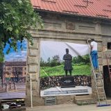 Naprednjačko Potemkinovo selo za premijerku 8