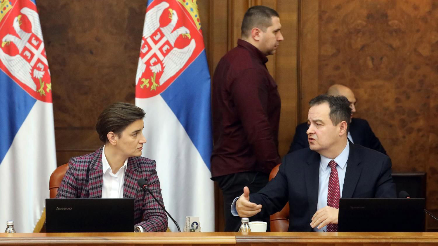 Jedan birač, jedan potpis: Ana Brnabić pohvalila ZLF, ne pominje Dačićev sporazum 1