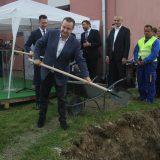 Dačić položio kamen temeljac za izgradnju deset stanova za izbegličke porodice u Kraljevu 2