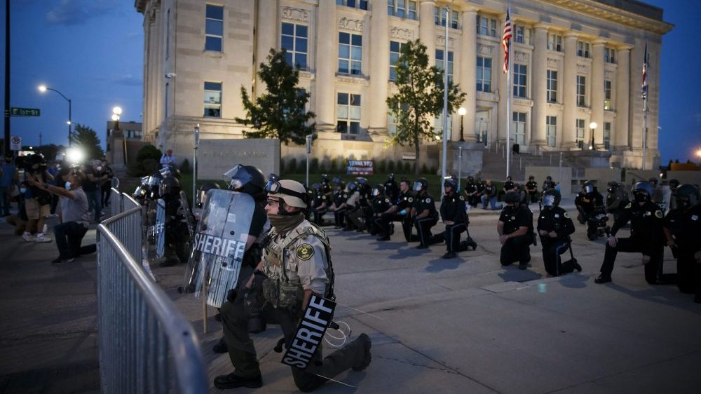 Rastu tenzije u SAD, Tramp sklonjen u podzemni bunker (FOTO) 2 Rastu tenzije u SAD, Tramp sklonjen u podzemni bunker (FOTO) 2