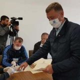 Ubedili suprugu obolelog da glasa umesto njega 9