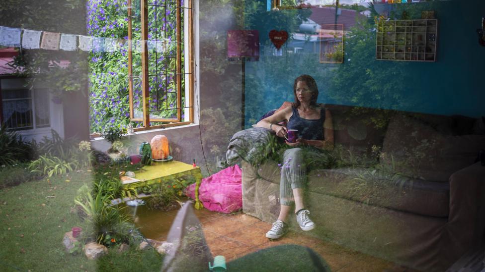 Korona virus i budućnost: Kako podići grad protiv pandemije 2 žena u izolaciji