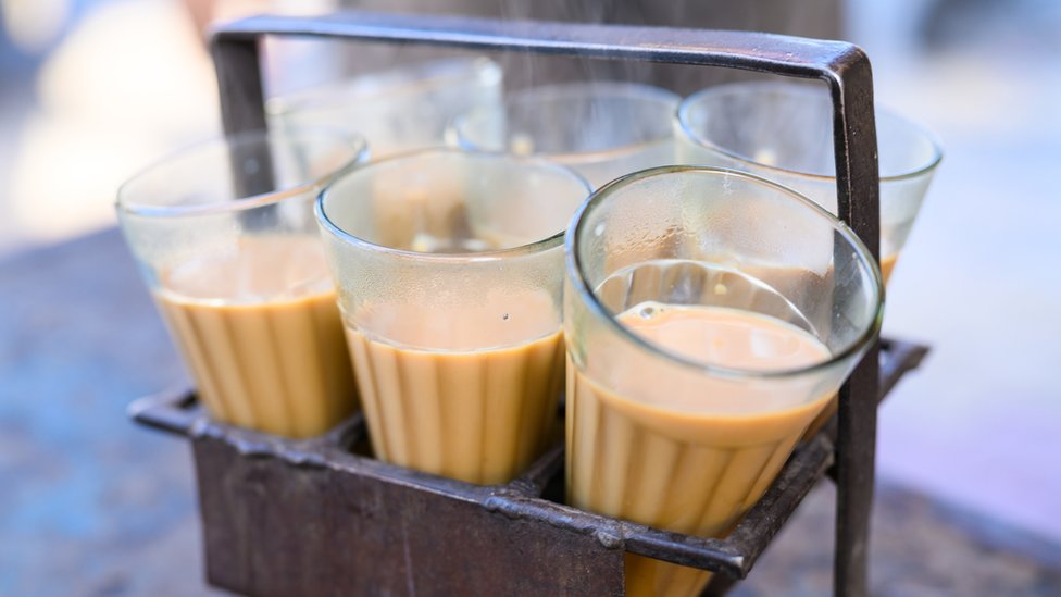 Vodič za put oko sveta iz vašeg doma preko doručka: Čokoladna kaša sa usoljenom ribom ili zemičke sa kardamonom? 6 Dozvolite da vas šolja čaja povede u Indiju