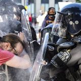 Smrt Džordža Flojda: U Las Vegasu ubijena jedna osoba, policajac teško ranjen - Tramp zapretio izvođenjem vojske na ulice 5