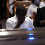 Smrt Džordža Flojda: Pozivi za rasnu pravdu na sahrani u Hjustonu, policajac osumnjičen za ubistvo pred sudom, „vođa KKK" uhapšen zbog napada na demonstrante 12