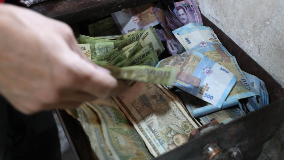 Vrednost sirijske funte pala je na crnom tržištu u odnosu na američki dolar