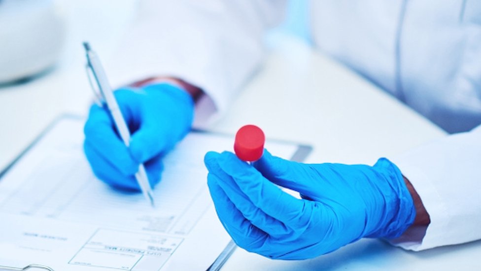 Korona virus: U Americi najviše zaraženih, SZO se nada će milion vakcina biti proizvedeno ove godine, a dve milijarde do kraja 2021. 1 naučnik u laboratoriji