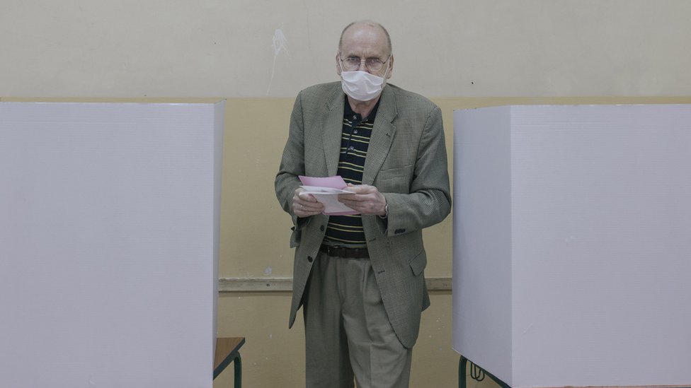 U fotografijama: Izbori u Srbiji 5 Izbori su prvobitno raspisani za 26. april, ali su odloženi zbog pandemije korona virusa