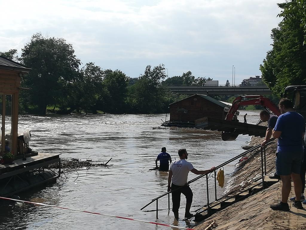 Ibar se povlači u svoje korito, kreće sanacija oštećene infrastrukture i objekata  2