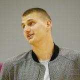 Fondacija Nikole Jokića poklonila 6.000 majica osnovcima u Somboru 1