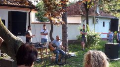 Kotežani „pevali od muke“ zajedno sa muzičarima u svom naselju (FOTO, VIDEO) 5