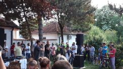 Kotežani „pevali od muke“ zajedno sa muzičarima u svom naselju (FOTO, VIDEO) 3