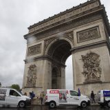 Protest policajaca ispred Trijumfalne kapije u Parizu 8