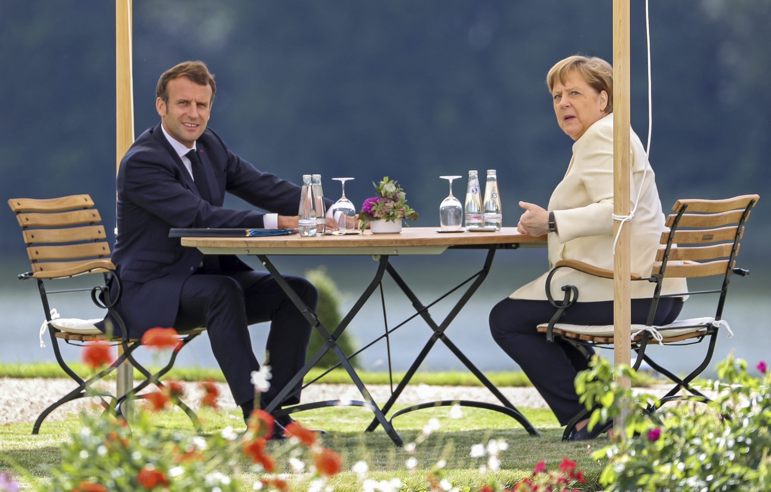 Merkel ugostila Makrona uoči preuzimanja predsedavanja EU 1