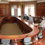 Brnabić s predstavnicima tržnih centara i noćnih klubova o novim merama 15