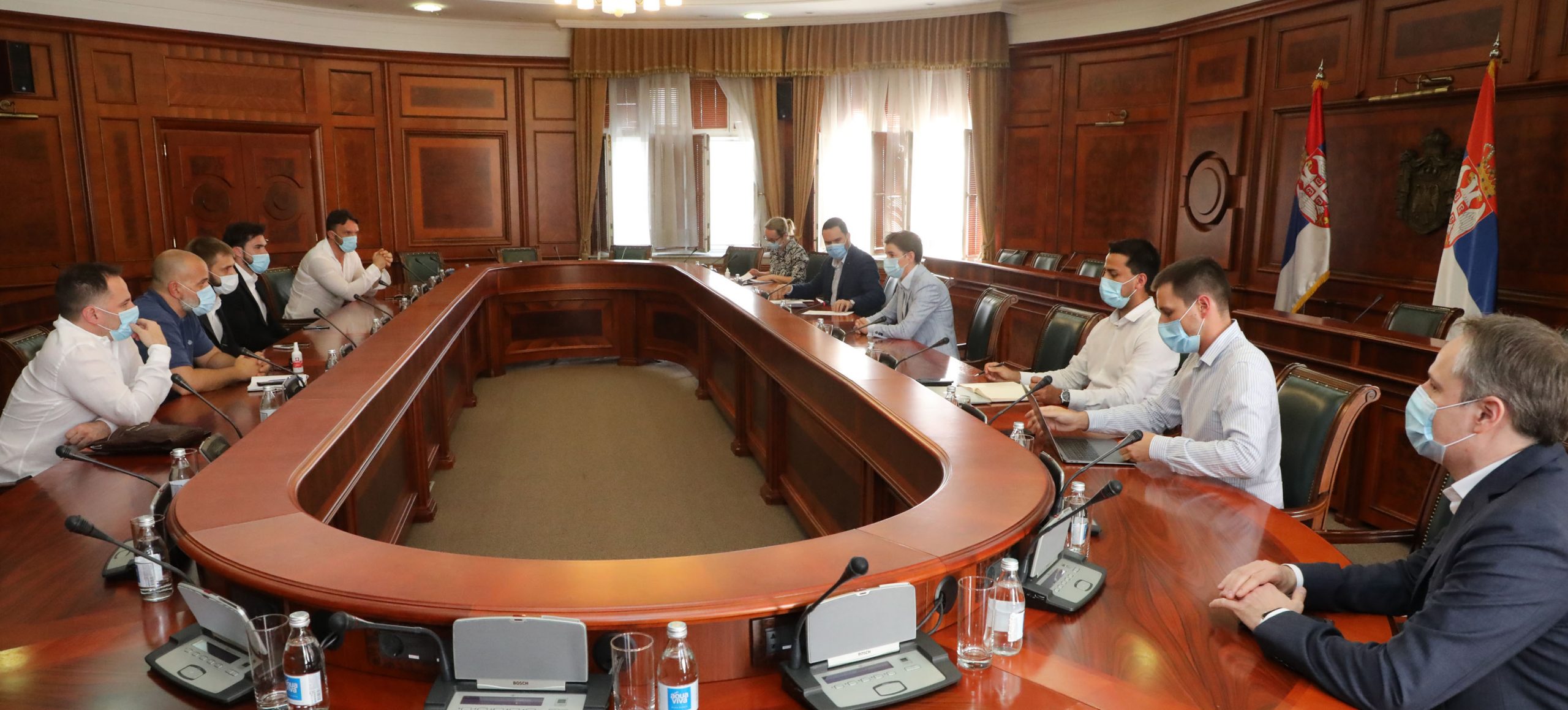 Brnabić s predstavnicima tržnih centara i noćnih klubova o novim merama 1