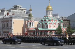 Putin na paradi u Moskvi: Samo zajedno možemo da zaštitimo svet od pretnji (FOTO) 9