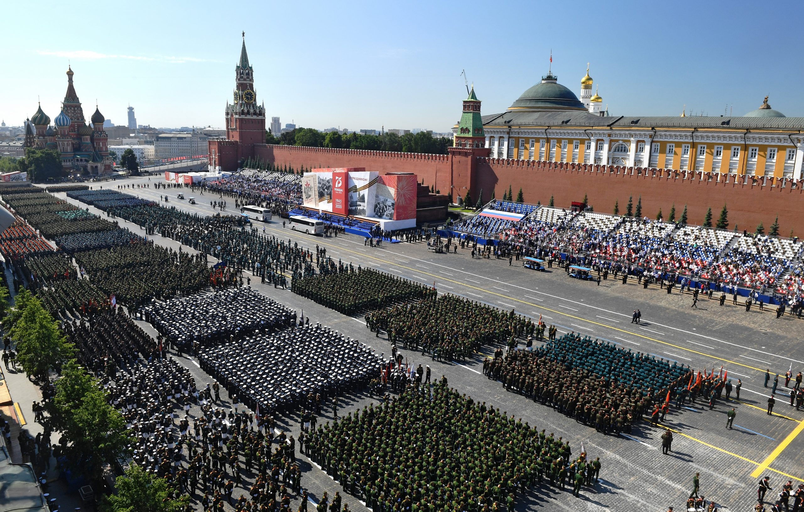 Putin na paradi u Moskvi: Samo zajedno možemo da zaštitimo svet od pretnji (FOTO) 1