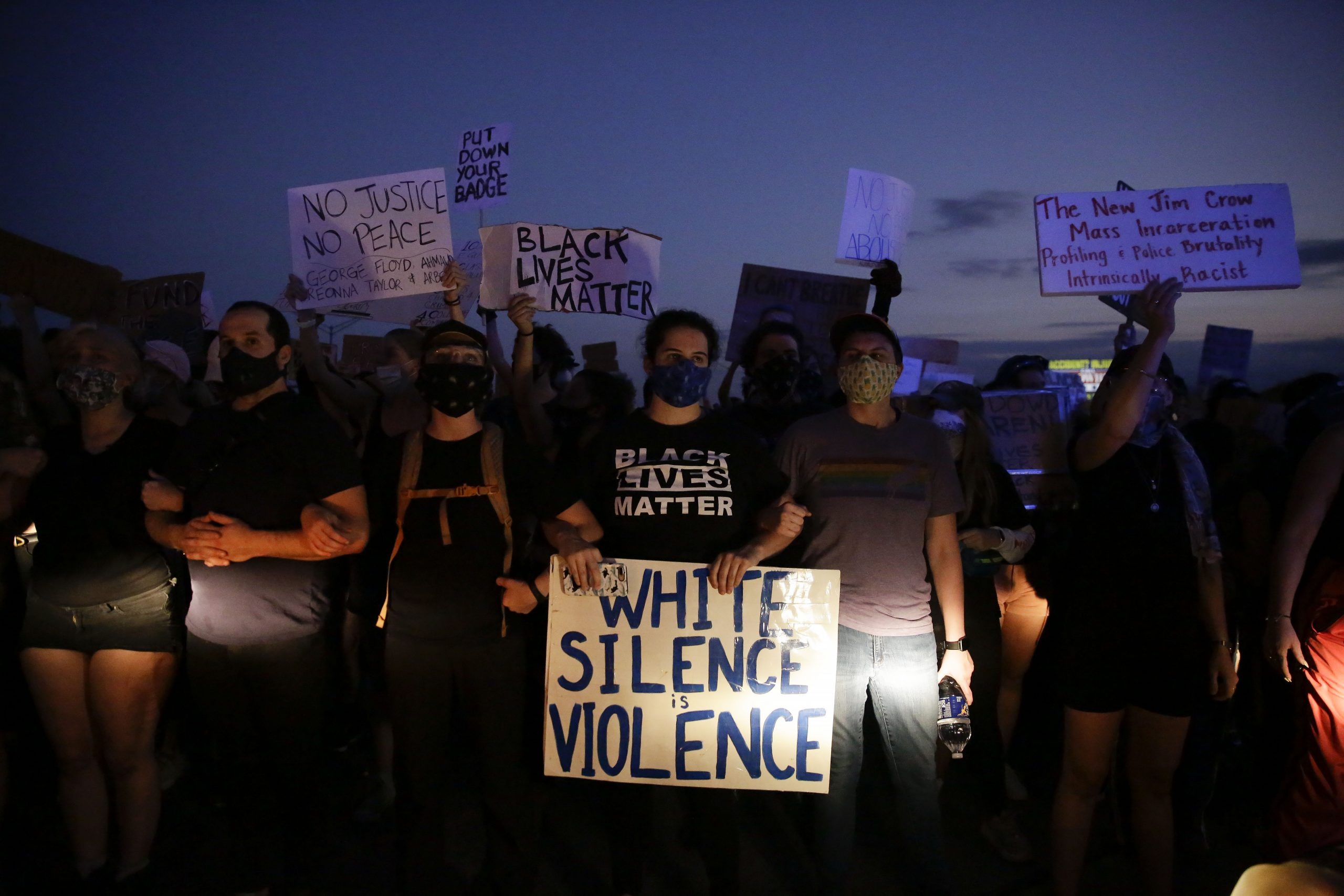 Smenjen policajac u Atlanti posle pucanja u Afroamerikanca 1