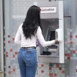 Koliko košta podizanje novca sa bankomata druge banke? 6