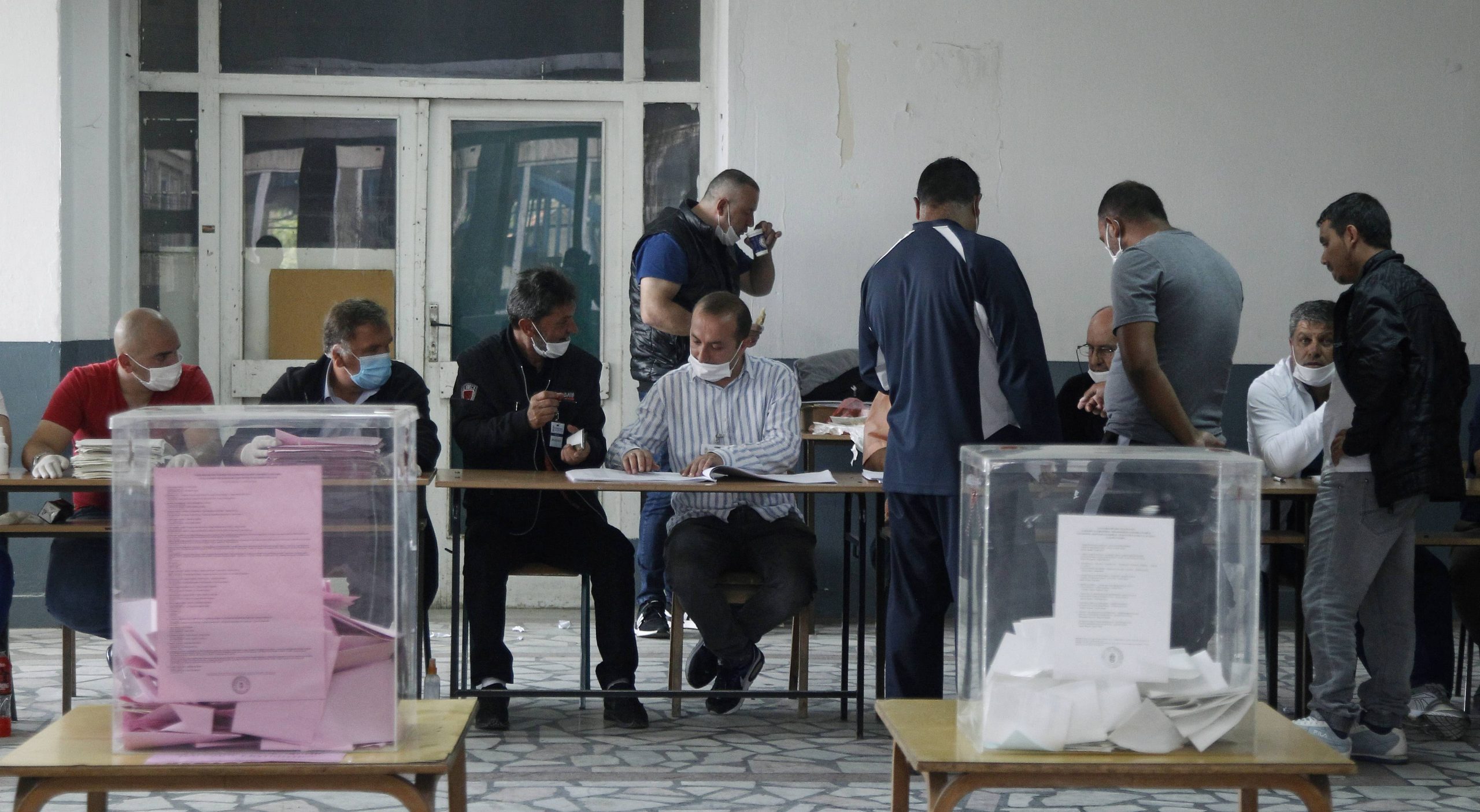 Albanci na jugu Srbije danas biraju članove Nacionalnog saveta: Sva biračka mesta u tri opštine otvorena na vreme 1