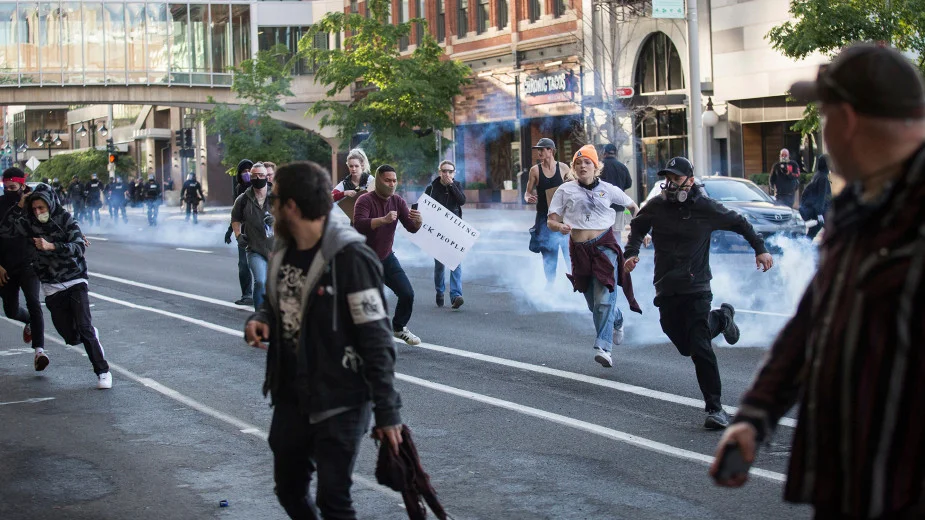 Tramp kritikovao guvernere, traži da budu mnogo oštriji prema nasilnim demonstrantima 1