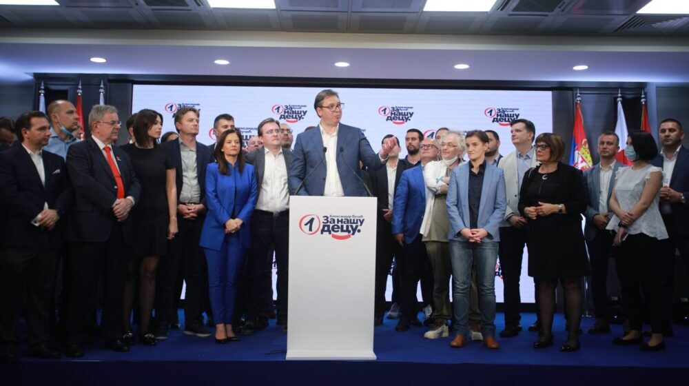 Bivši ministri još čekaju nove fotelje: Ko među naprednjacima bez funkcije ima najbolju poziciju u Vučićevim očima? 1