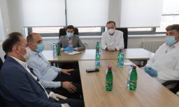 Lončar i Brnabić u Novom Pazaru dočekani zvižducima i povicima "lopovi, lopovi" (VIDEO) 6