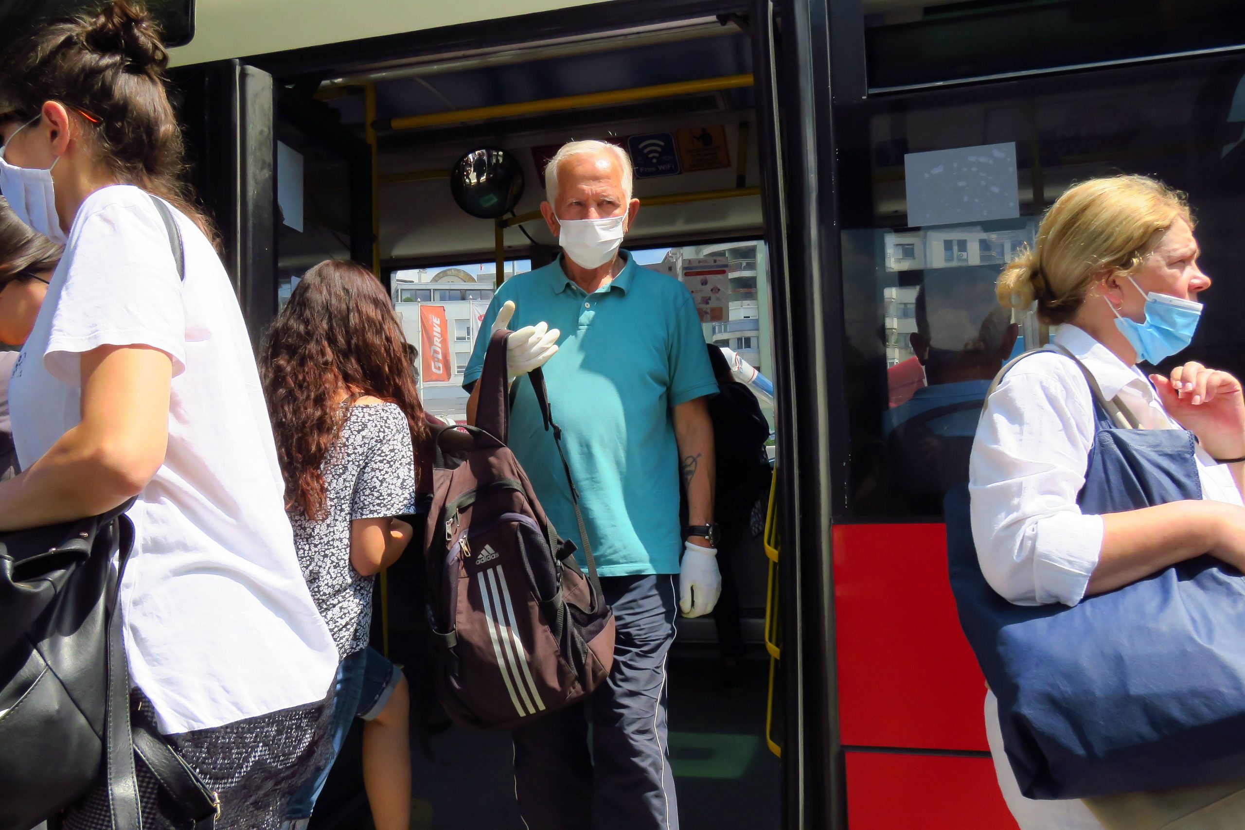 Još 73 obolela, jedna osoba preminula, na respiratorima 23 1