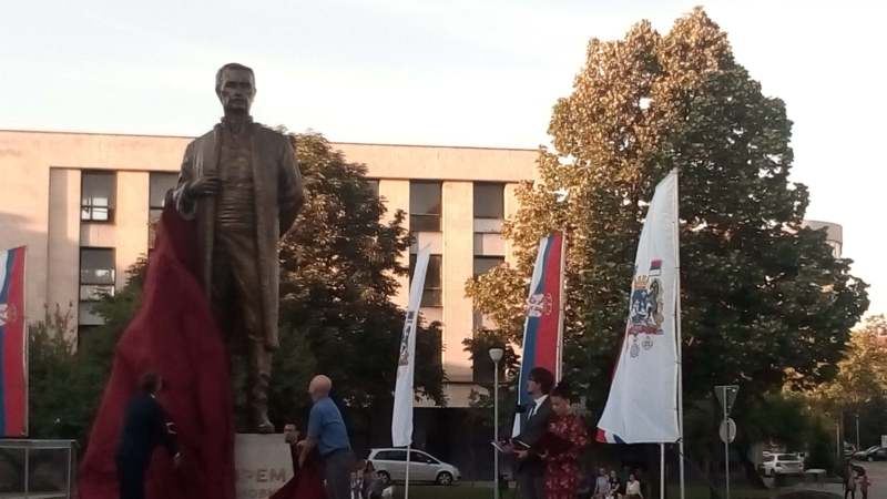 Otkriven spomenik Jevremu Obrenoviću u Šapcu (VIDEO) 1