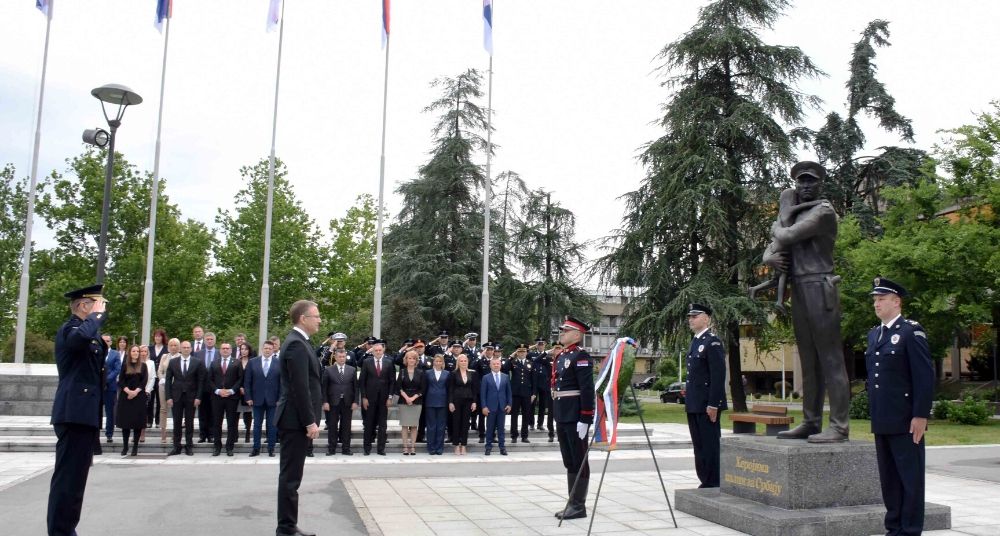 Stefanović: Srbija nikada neće zaboraviti herojsku žrtvu pripadnika policije 2