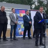 Dačić uručio ključeve izbegličkim porodicama u Svilajncu 13