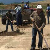 Meštani sela Dubočane rupe u asfaltu zakrpili zemljom 14