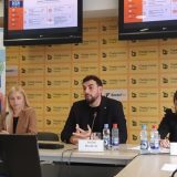 KOMS: SNS se u kampanji dvostruko više obraćao mladima od stranaka u bojkotu 12