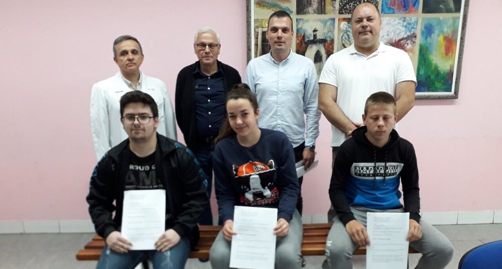 Troje stipendista Mlekarske škole u Pirotu dobili zaposlenje posle mature 1