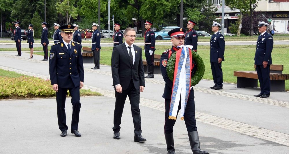 Stefanović: Srbija nikada neće zaboraviti herojsku žrtvu pripadnika policije 1