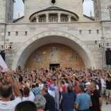 Zbog usvajanja Zakona o slobodi veroispovesti protest ispred hrama u Podgorici (VIDEO) 8